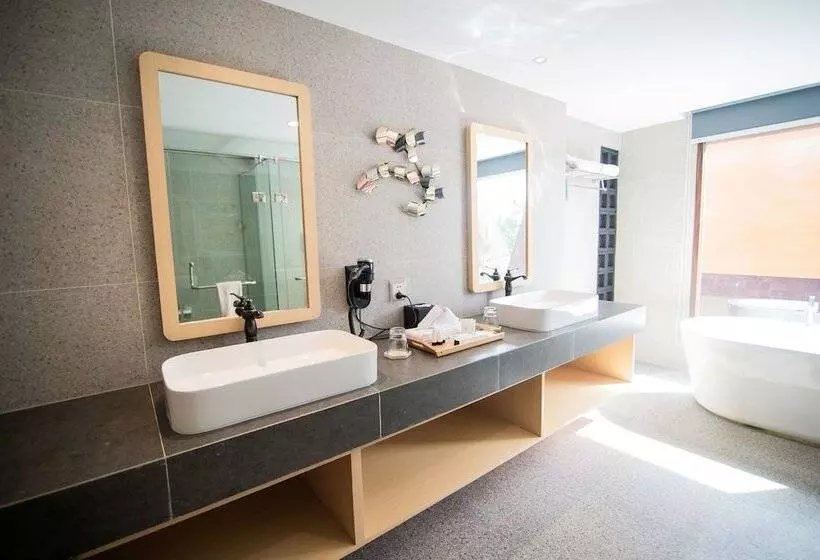 Hotelli One Of A Kind Resort At Trikora Beach