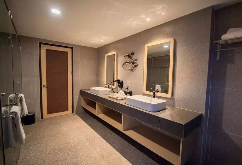 Hotelli One Of A Kind Resort At Trikora Beach