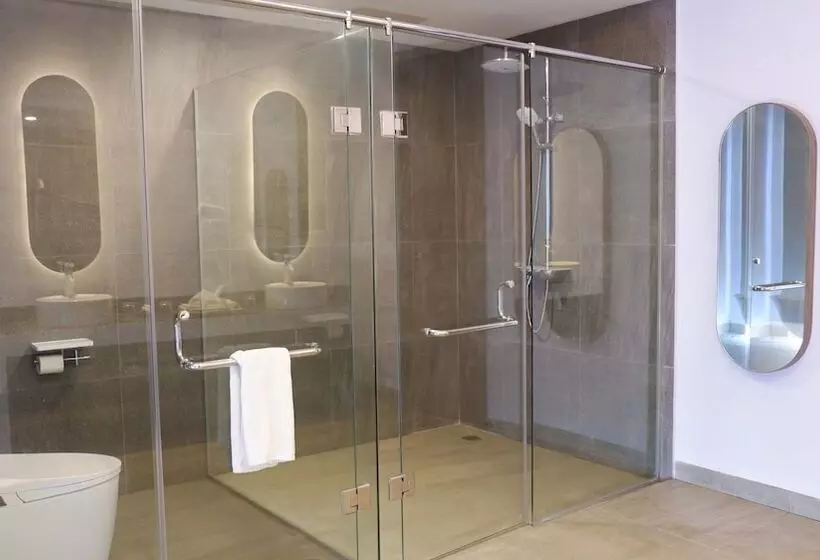 Hotelli One Of A Kind Resort At Trikora Beach