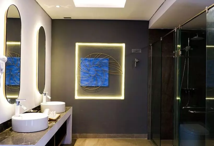 Hotelli One Of A Kind Resort At Trikora Beach