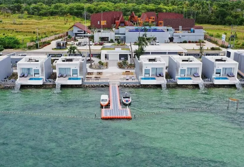 Hotelli One Of A Kind Resort At Trikora Beach