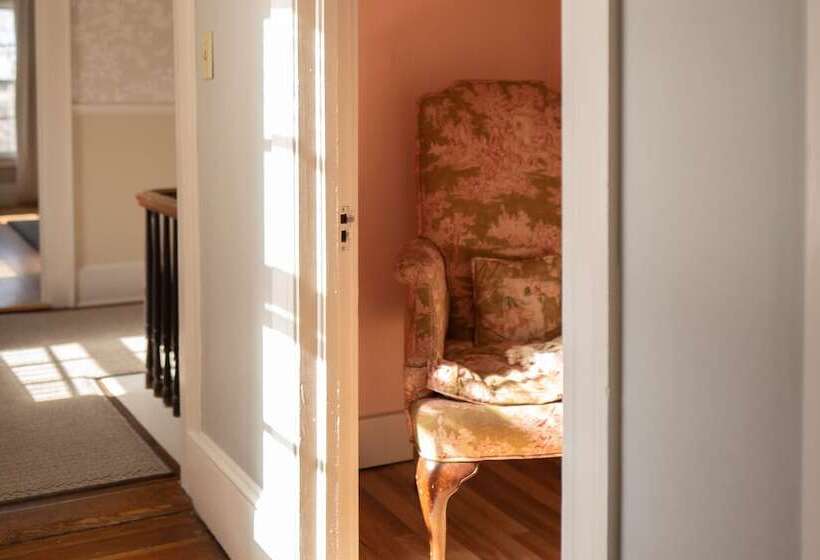 בית מלון כפרי Onesixtyfive