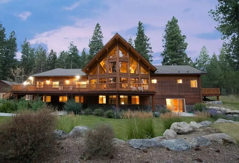 Hotelli Pineview Lodge