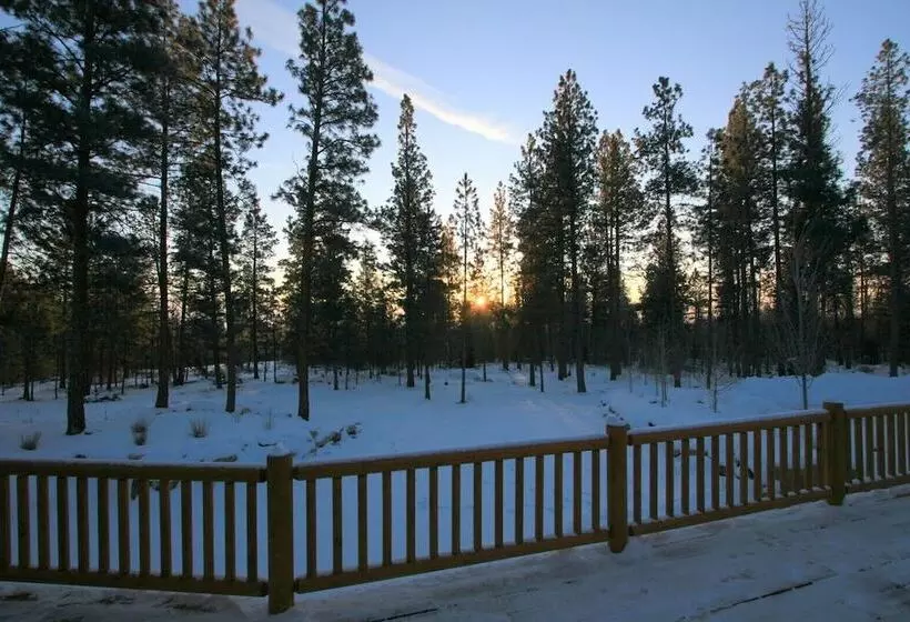 Hotelli Pineview Lodge