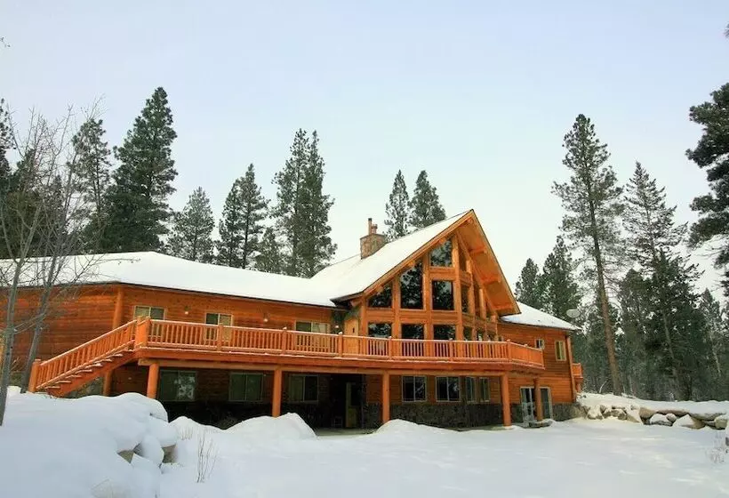 Hotelli Pineview Lodge