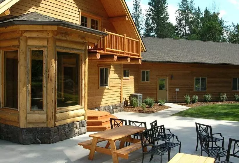 Hotelli Pineview Lodge