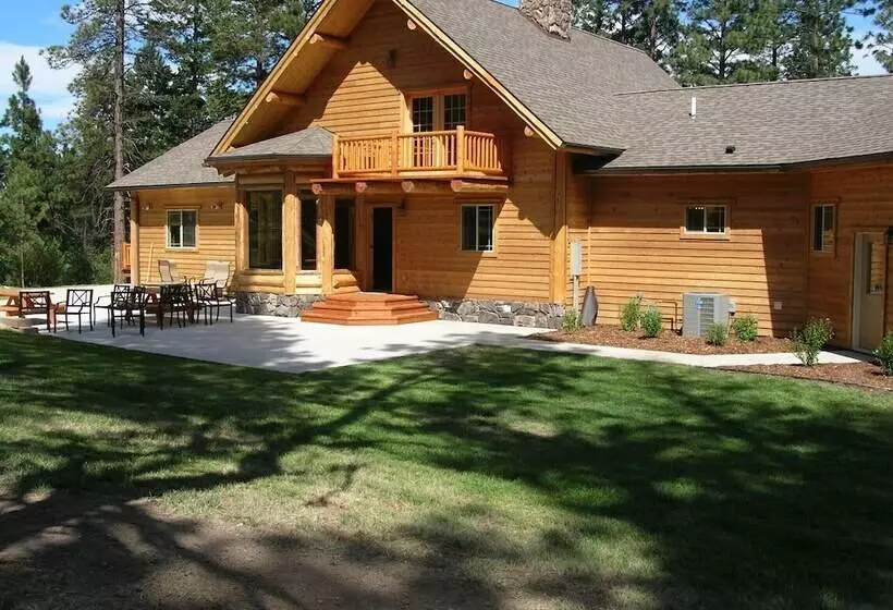 Hotelli Pineview Lodge