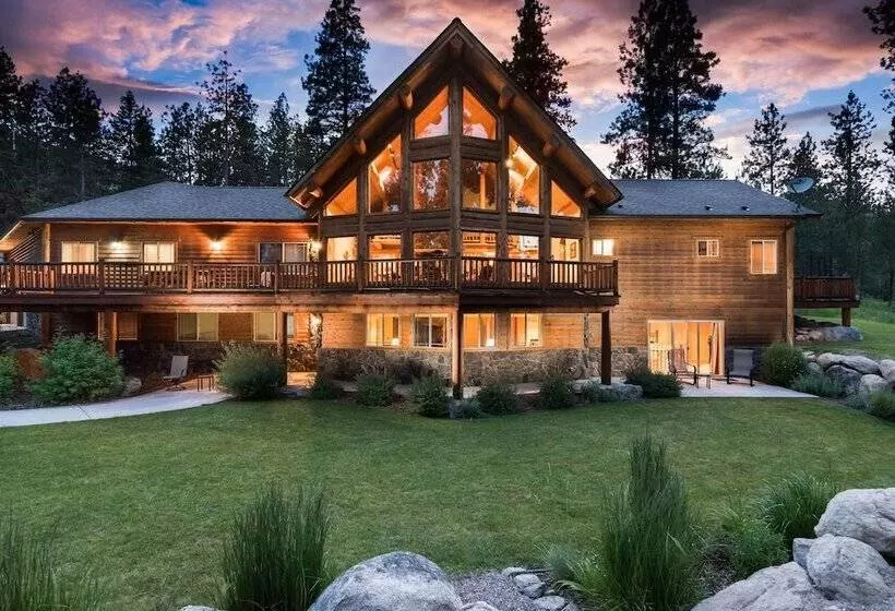 Hotelli Pineview Lodge