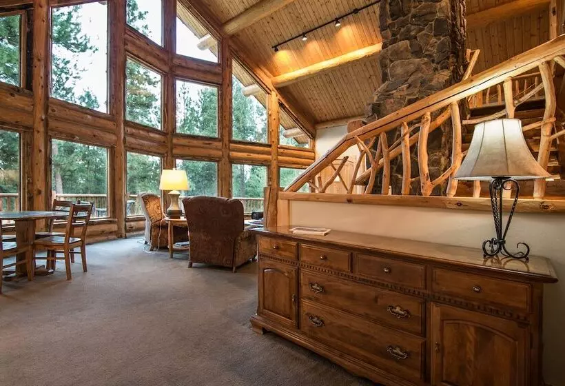 Hotelli Pineview Lodge