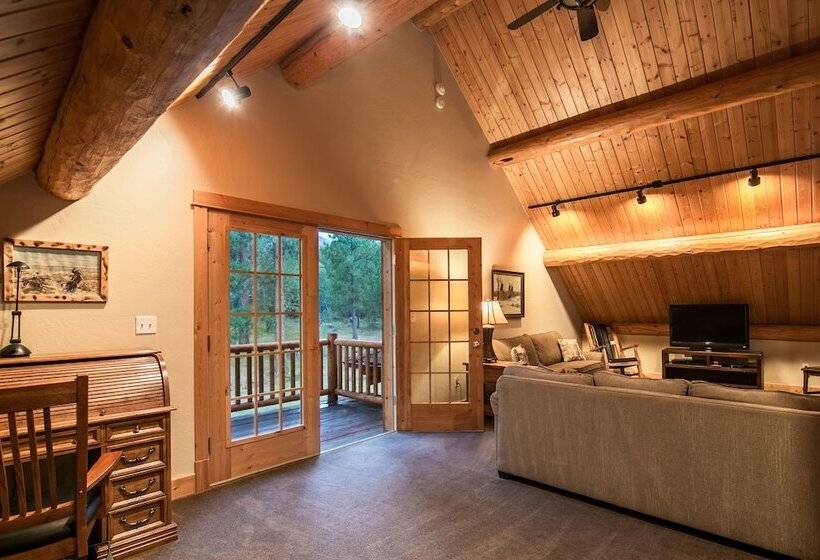 فندق Pineview Lodge