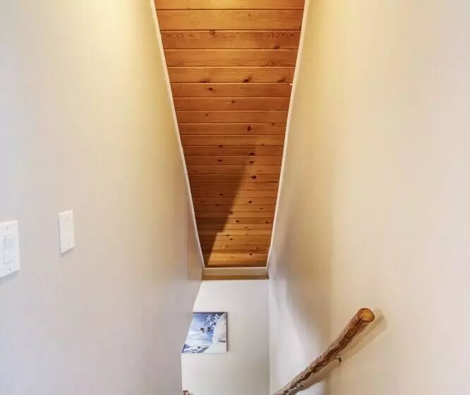 Serene Tahoe Cabin