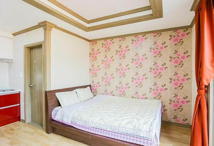 Taean Teuranjageunseong Pension