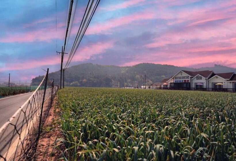 Taean Teuranjageunseong Pension