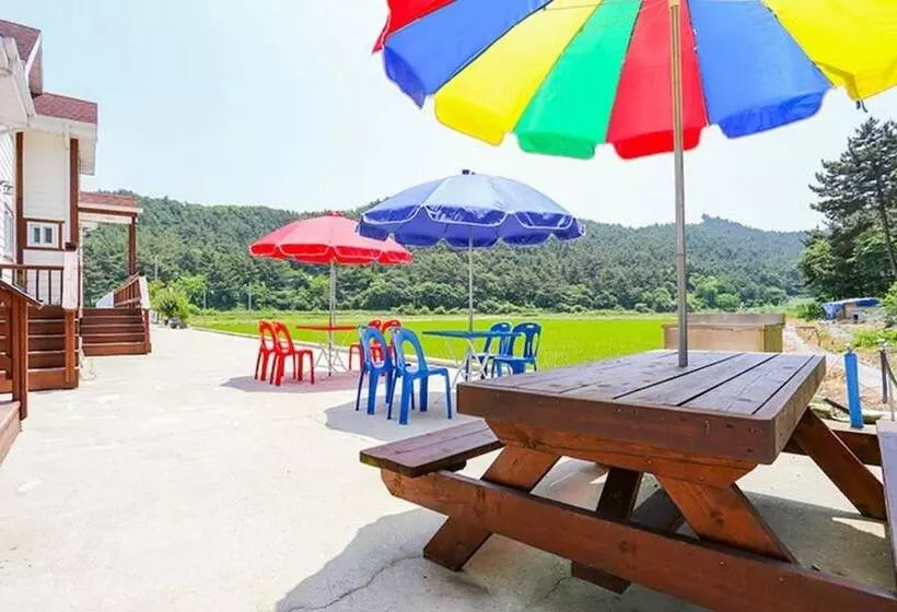 Taean Teuranjageunseong Pension