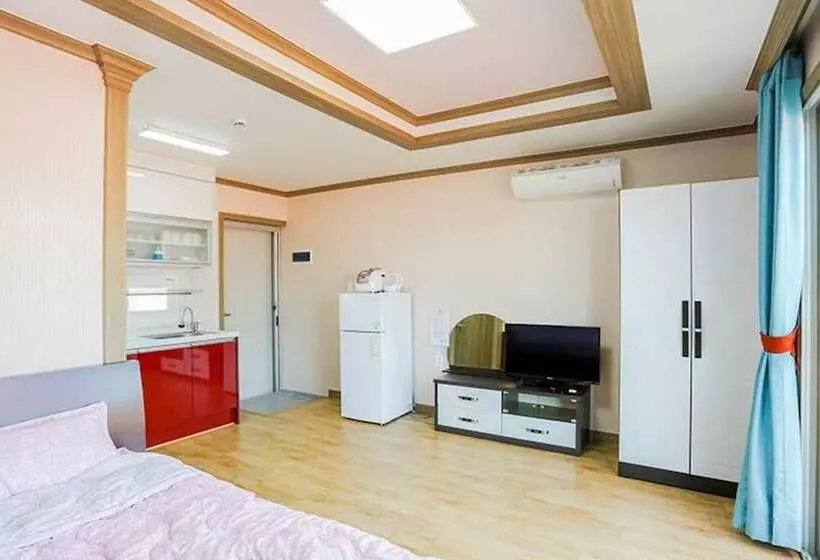 Taean Teuranjageunseong Pension
