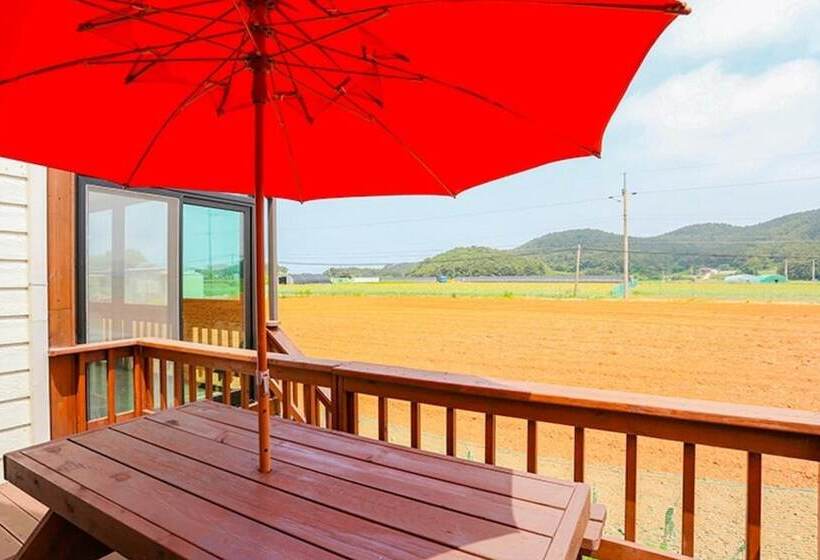 Taean Teuranjageunseong Pension