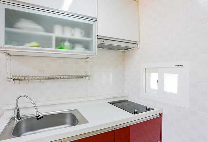 Taean Teuranjageunseong Pension