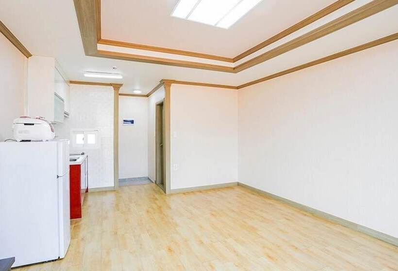 Taean Teuranjageunseong Pension