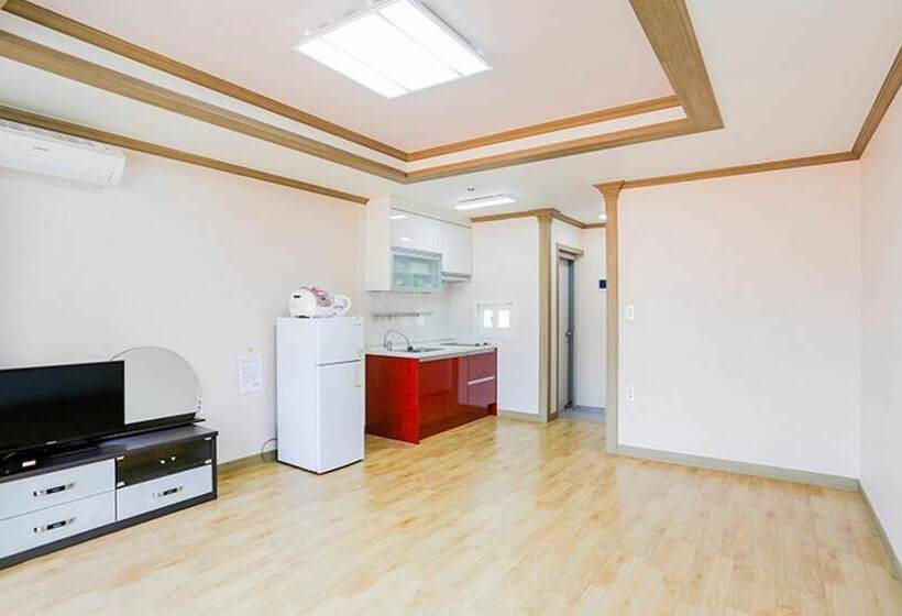 Taean Teuranjageunseong Pension