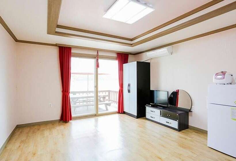 Taean Teuranjageunseong Pension