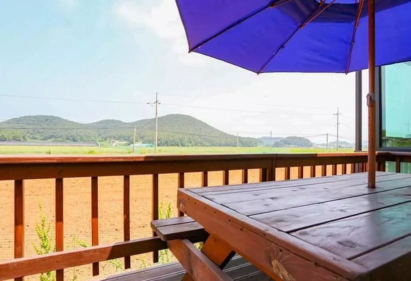Taean Teuranjageunseong Pension