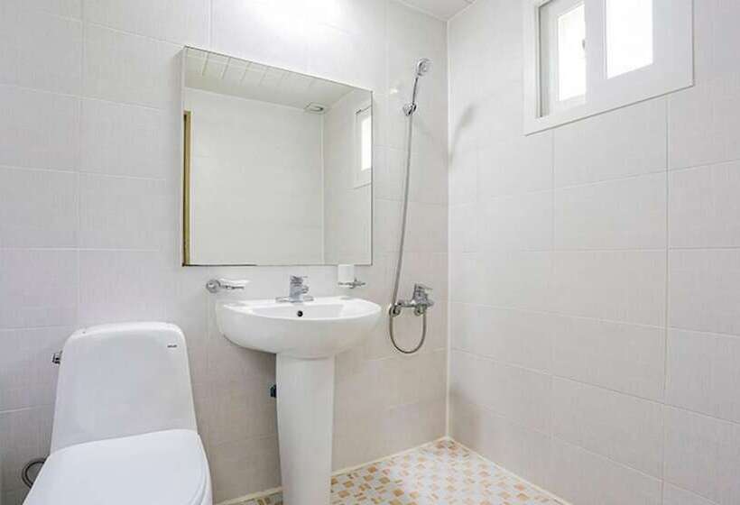 Taean Teuranjageunseong Pension