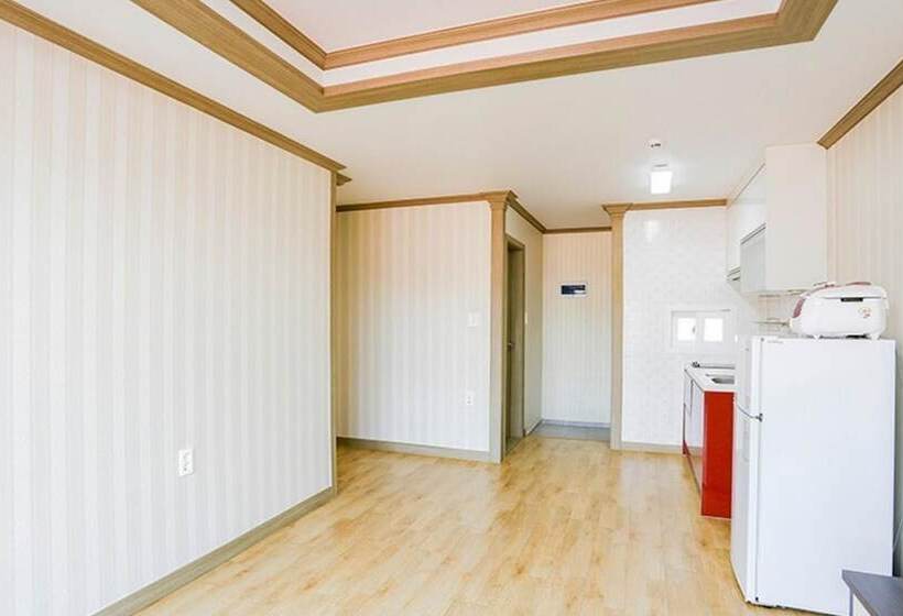 Taean Teuranjageunseong Pension