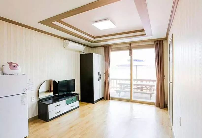 Taean Teuranjageunseong Pension
