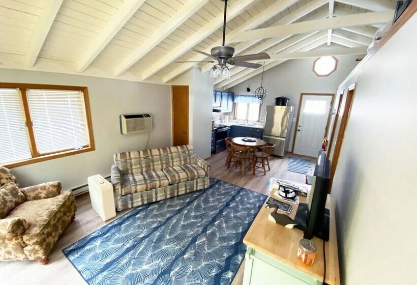 Waters Edge Green Lake