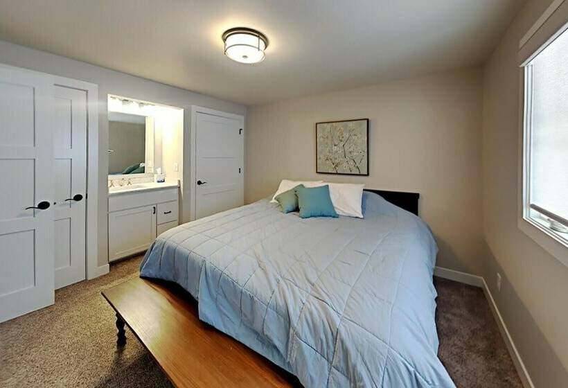 Waters Edge Green Lake