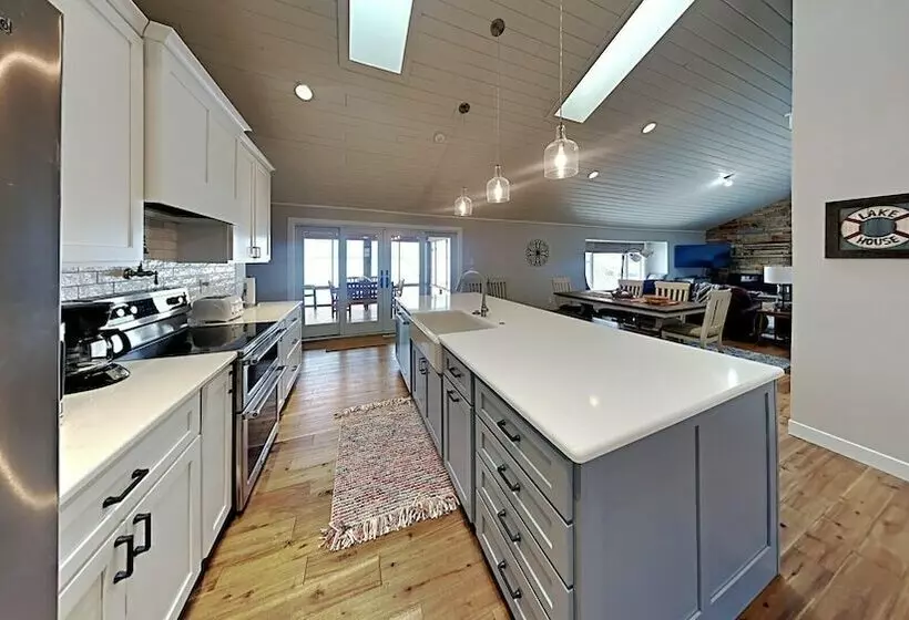 Waters Edge Green Lake