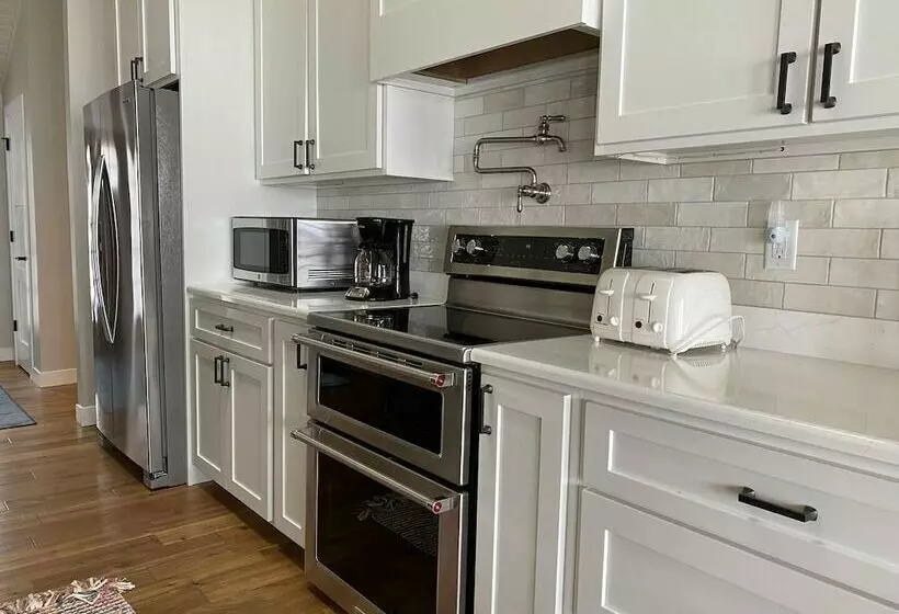 Waters Edge Green Lake