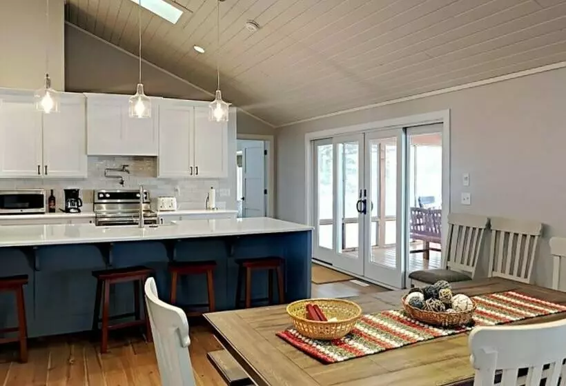 Waters Edge Green Lake