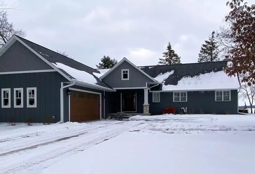 Waters Edge Green Lake