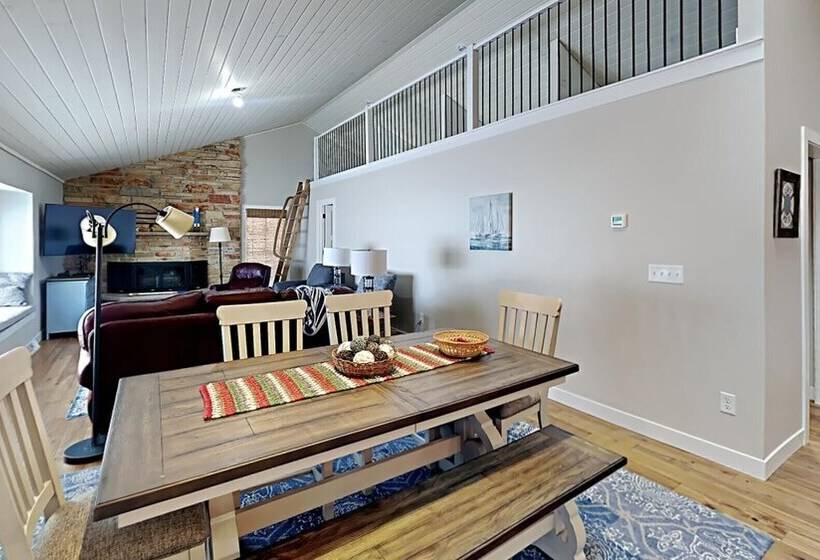 Waters Edge Green Lake