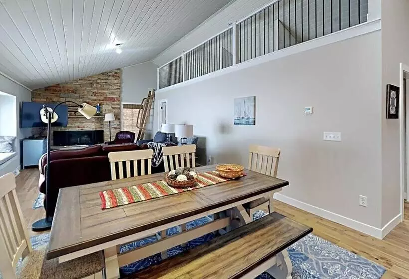 Waters Edge Green Lake