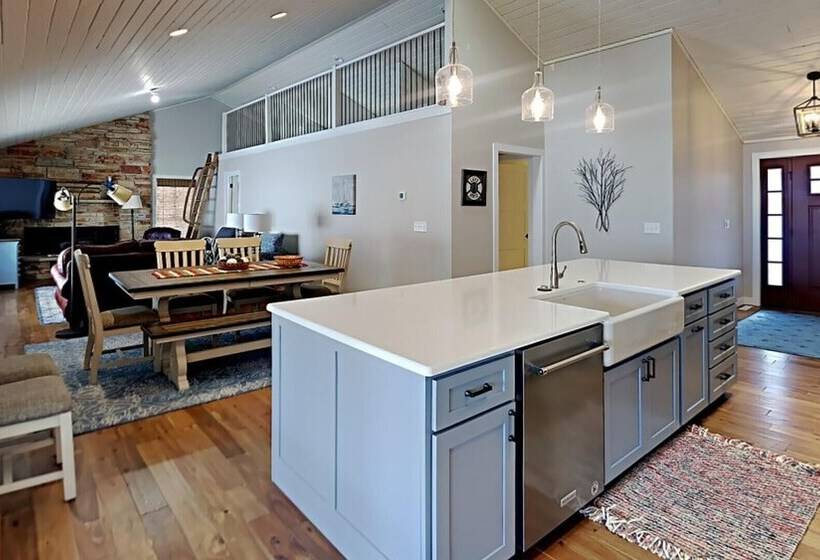 Waters Edge Green Lake