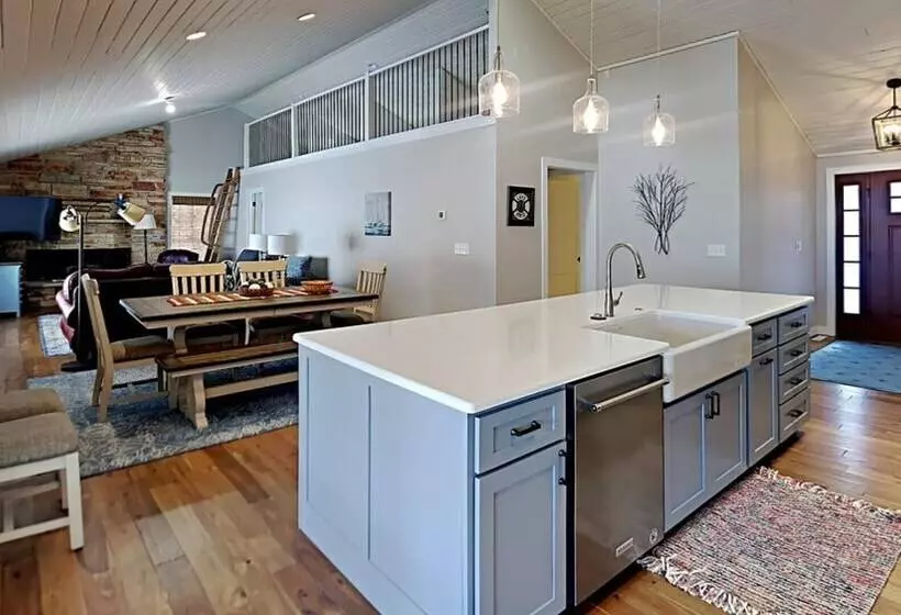 Waters Edge Green Lake