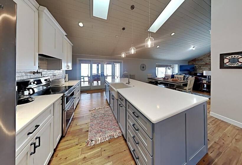 Waters Edge Green Lake