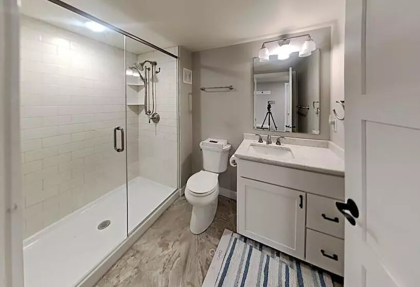 Waters Edge Green Lake