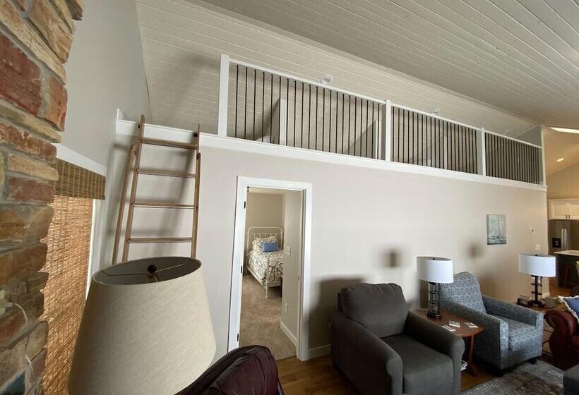 Waters Edge Green Lake