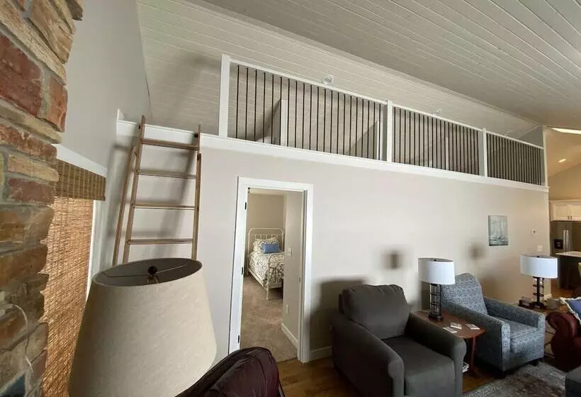 Waters Edge Green Lake