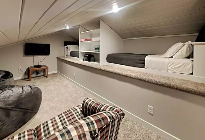 Waters Edge Green Lake