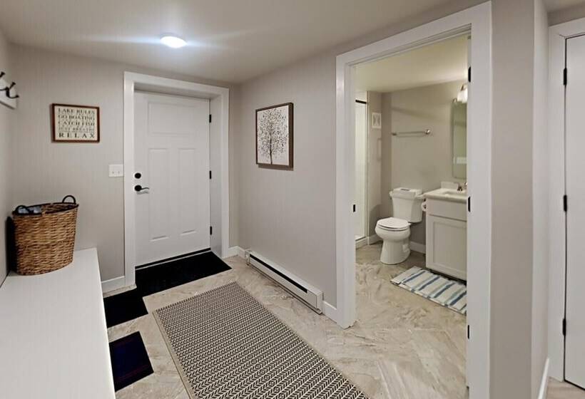 Waters Edge Green Lake