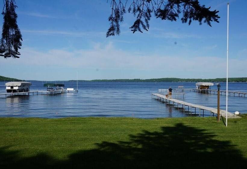 Waters Edge Green Lake