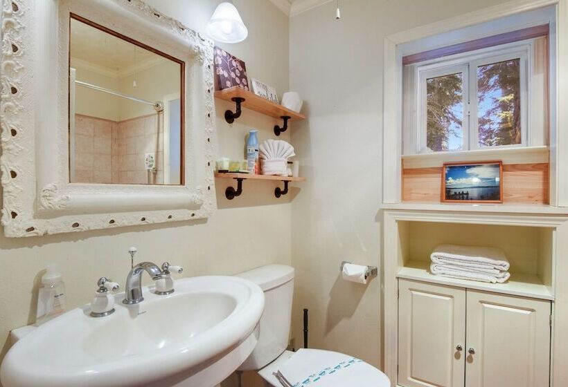 Woodside Hideout Hop Away From Activities