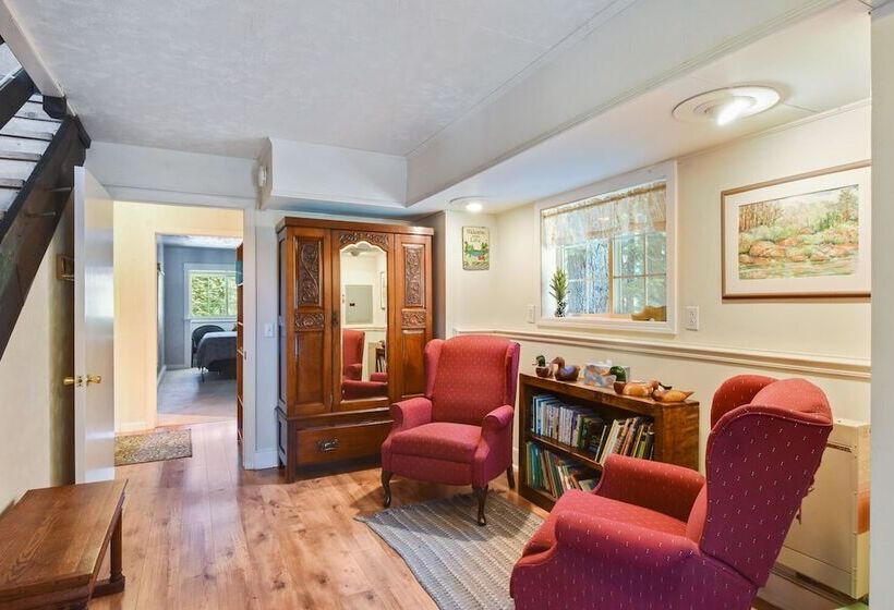 Woodside Hideout Hop Away From Activities