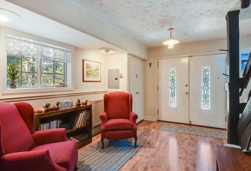 Woodside Hideout Hop Away From Activities