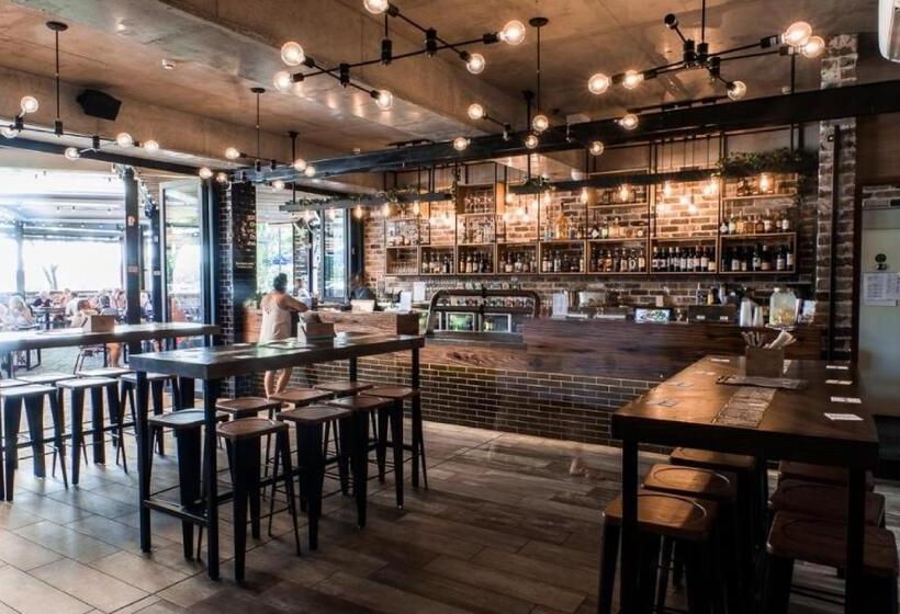 Bayview Hotel Woy Woy