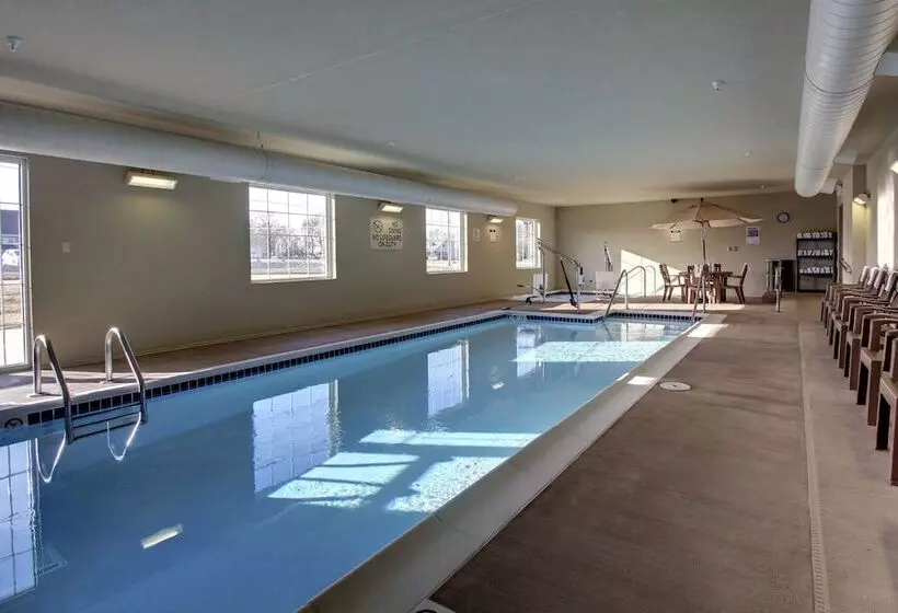 Cobblestone Hotel & Suites Charlestown